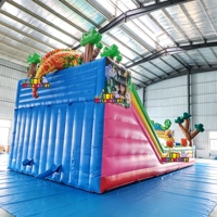 Structure gonflable commerciale combinée toboggan et château sauteur en PVC, thème animaux de la jungle caméléon, pour location de fêtes d'enfants