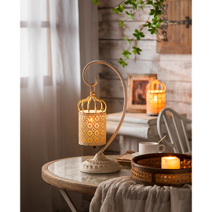 Set Di 2 Lanterne Decorative Marocchine In Metallo Bianco E Nero - Portacandele Da Tavolo Con Luci LED Incluse, Per Esterno/Interno