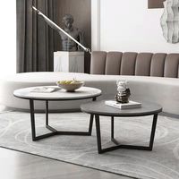 Ensemble de tables basses gigognes au design minimaliste moderne, plateau en pierre frittée durable, structure en fer, hauteur réglable, gain de place