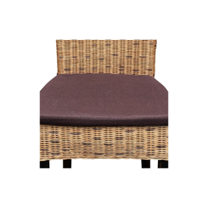 Silla Malaga con cojines de felpa y diseño elegante, que ofrece una comodidad encantadora que transforma tu acogedora sala de estar. - Product Image 1