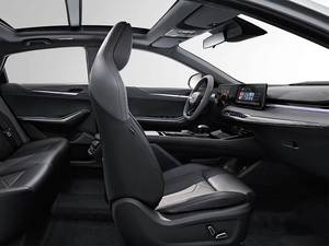 Changan Ruicheng PLUS 2022 Sedán Familiar con Pantallas Táctiles Dobles de <span class=keywords><strong>12</strong></span>.3 Pulgadas, Sedán Espacioso A+ de 4800 mm de Longitud y 2770 mm de Distancia entre Ejes, Automático R17 Nuevo - Product Image 2