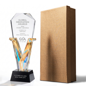 Trofeo <span class=keywords><strong>de</strong></span> Cristal Personalizado en Forma <span class=keywords><strong>de</strong></span> V, Premio Iridiscente Arcoíris, Placa Grabada Personalizada, Regalos para Campeones <span class=keywords><strong>de</strong></span> Innovación Corporativa - Product Image 6