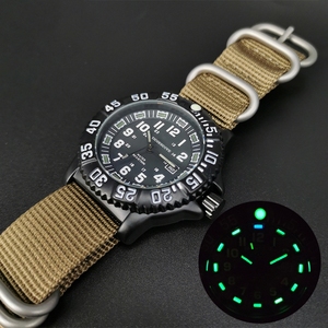 Montres à quartz en alliage multifonctionnelles avec logo personnalisé OEM <span class=keywords><strong>Montre</strong></span>-bracelet lumineuse d'extérieur étanche pour hommes <span class=keywords><strong>Montre</strong></span> de terrain en gros en tissu - Product Image 1