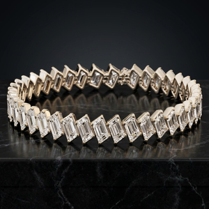 Bracelet en diamant taille émeraude de luxe en or blanc, bijoux fins de créateur, cadeau élégant pour femmes - Product Image 3