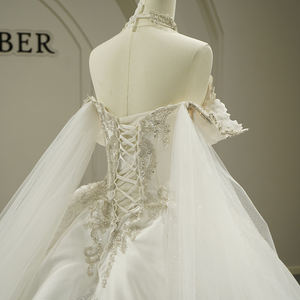 GT26015 Vestido de Novia Moderno de Satén Suave con Falda Abullonada, Elegante y Sencillo, con Cola Capilla, Estilo Princesa, Largo hasta el Suelo - Product Image 5