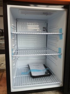 Refrigerador <span class=keywords><strong>de</strong></span> exhibición <span class=keywords><strong>de</strong></span> mostrador <span class=keywords><strong>de</strong></span> cerveza y pasteles con puerta <span class=keywords><strong>de</strong></span> vidrio <span class=keywords><strong>de</strong></span> 55L, refrigerador <span class=keywords><strong>de</strong></span> bebidas frías <span class=keywords><strong>de</strong></span> clima fresco con estuche <span class=keywords><strong>de</strong></span> alta visibilidad - Product Image 4