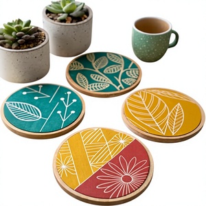 Posavasos de madera esmaltada hechos a mano con diseños impresos para proteger los muebles de bebidas frías y calientes - Product Image 1