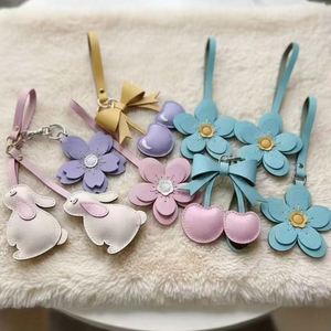 Hermosos dijes de cuero sintético con diseño de cereza para bolsos, accesorios de moda para mujer, dijes de lazo para carteras y llaveros, ideales para regalos. - Product Image 5
