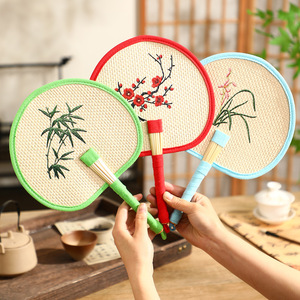Éventail en feuilles de palmier tissées et brodées, éventail d'été, éventail artisanal en paille à manivelle, éventail rafraîchissant pour bébé, anti-moustiques - Product Image 2