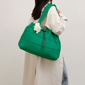 Nouveau design 2026 – Sac fourre-tout matelassé en duvet pour femme, couleur unie, en nylon durable, sac à bandoulière portable, sac à main matelassé pour femme - Product Image 2