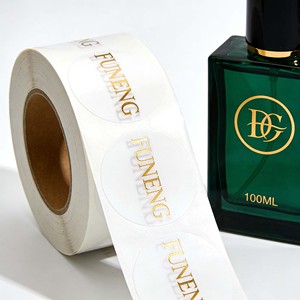 Étiquette autocollante en <span class=keywords><strong>vinyle</strong></span> imperméable personnalisée avec estampage <span class=keywords><strong>à</strong></span> chaud en feuille d'or, étiquette pour flacon de shampoing, de parfum, de cosmétique - Product Image 1