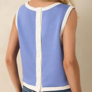 Fabricant de débardeurs courts pour femmes en tricot extensible avec bordure contrastante, sans manches, col rond et dos boutonné - Product Image 4