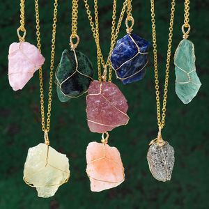 Collana pendente al quarzo fragola in pietra naturale con <span class=keywords><strong>gioielli</strong></span> in pietra preziosa di Chakra in filo d'oro - Product Image 1