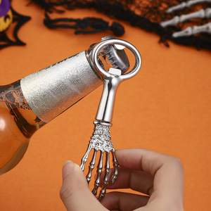 Nouveau design, bouchon de vin en alliage de zinc en forme de crâne de Noël, ouvre-bouteille de bière, logo personnalisé - Product Image 4