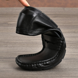 Mocassins en cuir de vache pour hommes, bout rond, semelle en caoutchouc souple, chaussures décontractées d'été pour la conduite - Product Image 3