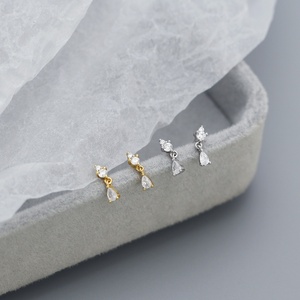 Boucles d'oreilles à la mode pour les occasions haut de gamme Ensemble de boucles d'oreilles en argent 925 en or 18 carats - Product Image 3