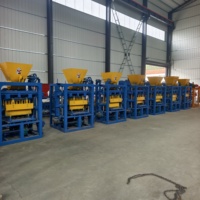 Machine à Briques Semi-Automatique Économique 4-26, Petite Machine à Blocs Creux en Béton pour Petites Entreprises en Afrique