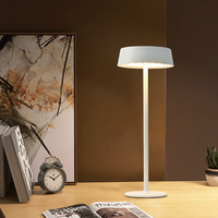 Lampe de table LED rechargeable sans fil, design moderne, pour la décoration de restaurants, hôtels de luxe, portable, avec fonction tactile.