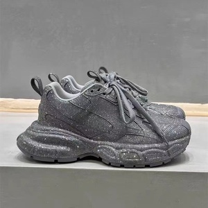 Chaussures de sport tendance pour hommes et femmes, style décontracté pour la marche, par des créateurs de mode - Product Image 2
