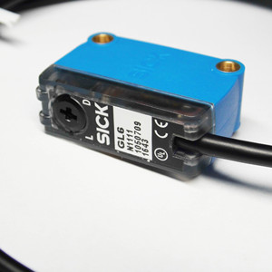 Sensor Fotoeléctrico de Espejo Reflectante SICK GL6-N1112 NPN Industrial - Product Image 1