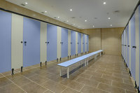 Cloison de salle de bain en panneau compact HPL personnalisé, design moderne, installation facile, écologique, pour salle de douche extérieure, école