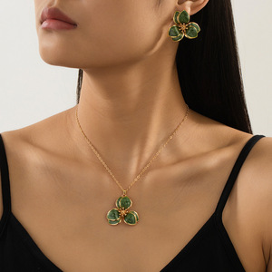 European and American cross-border Korean-style minimalist niche design oil-<b>drop</b> flower <b>earring</b> and necklace set, femme - Product Image 2