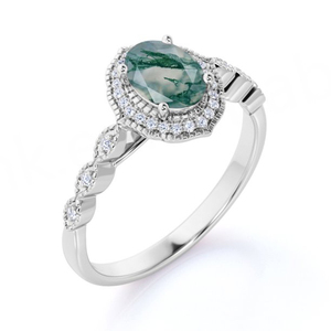 แหวนหมั้นดีไซน์โบราณประดับด้วยอาเกตสีเขียวลายเส้นขาวนมทรงรีแบบ Prong Halo และมอยส์ซาไนต์สีเขียวมิลลิกรีน - Product Image 2