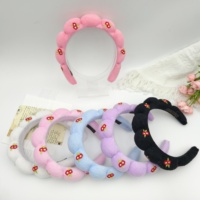 Bandeau doux en tissu éponge avec broderie florale et motif nuage, idéal pour le spa, le nettoyage du visage et le démaquillage