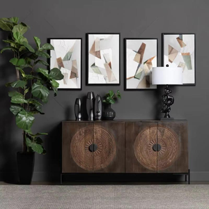 Buffet de salle à manger traditionnel en bois massif avec des détails sculptés complexes et de larges étagères de rangement - Product Image 1