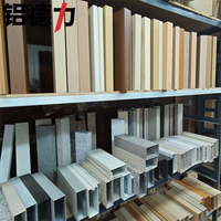 Tubo Cuadrado Hueco de Aluminio con Revestimiento Metálico y Acabado de Madera, Estructura de Techo 200x200, Perfil de Aluminio y Madera, Tubo de Aluminio