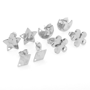 Pendientes geométricos de aleación de zinc chapados en oro con forma de estrella, luna, cuadrado y trébol, joyería de moda unisex H1461 - Product Image 3