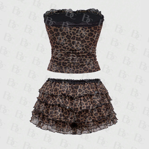 Service d'approvisionnement unique pour usine de vêtements féminins sur mesure de haute qualité : Ensemble mini-jupe sans bretelles à imprimé léopard pour marque d'influenceuse - Product Image 2