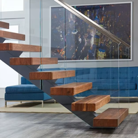 Escalier droit moderne haut de gamme avec marches en bois massif et poutres en acier pour projets résidentiels