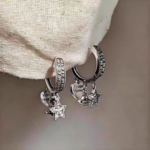 Boucles d'oreilles tendance et élégantes pour femme, motif cœur et Saturne, en émail de haute qualité, style Empress Dowager Vivienne - Product Image 3