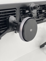 Chargeur de voiture sans fil magnétique OEM 25W à charge rapide avec ventilateur de refroidissement, commande tactile, support de téléphone pour grille d'aération CE ROHS FCC Europe USA
