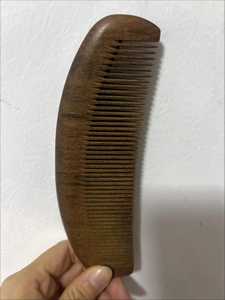 Peine de madera artesanal hecho a mano para el cuidado del cabello, suave para el cuero cabelludo, ligero y elegante - Product Image 5