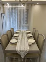 Ensemble table et chaises de salle à manger rectangulaire sculptée de style vintage français du milieu du siècle, en bois massif, finition grise, pour petits et grands appartements