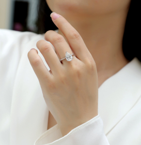 Wholesale Jiuzuan Luxury Sterling Silver 925 White Gold Plated PearCut <strong>Moissanite</strong> Pave Setting Gemstone Rings GRA - Product Image 3