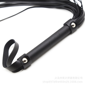 Fouets sexuels pour adultes en gros, fouets noirs d'exportation, fouets larges en cuir noir imitation peau de mouton - Product Image 4