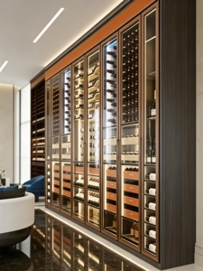 Estante de Almacenamiento de Vino Integrado de Lujo Moderno, Extensible, Ecológico, de Madera de Cedro Sólido, con Temperatura Constante, Personalizado para Villas y Hoteles - Product Image 4