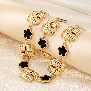 Venta caliente de moda cuatro trébol cuadrado retorcido bobinado collar pulsera 2 uds conjunto femenino de aleación de alta calidad conjunto de joyería de moda W - Product Image 4