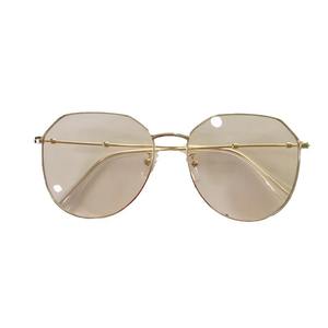 Gafas de sol irregulares para mujer, montura de metal dorado, protección UV400 tipo 3, ligeras, diseño cuadrado a la moda - Product Image 1
