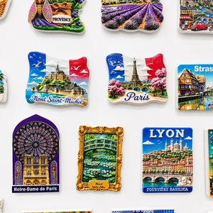 Aimants de voyage en résine 3D pour souvenirs de lieux emblématiques de Paris, de France, et de scènes urbaines et régionales – Vente en gros pour boutiques de cadeaux et détaillants - Product Image 5