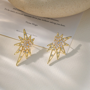 Boucles d'oreilles en forme d'étoile en zircon, couleur or, sertissage à griffes, pour femmes, bijoux d'anniversaire - Product Image 3