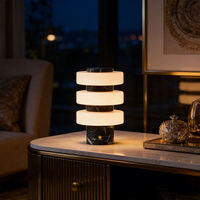 Lampe de table LED créative moderne en verre superposé, lampe de chevet décorative en marbre pour hôtel, maison, salon