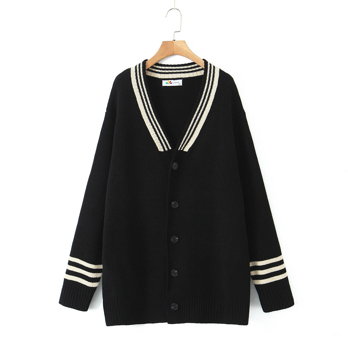 เสื้อโค้ทสเวตเตอร์สีดำ