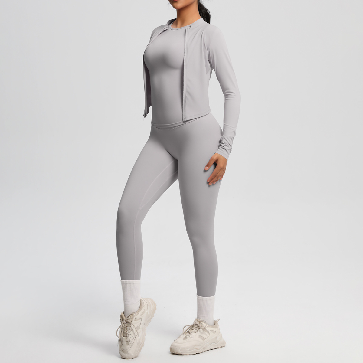 ชุดสามชิ้น-สีเทาฟรอสต์