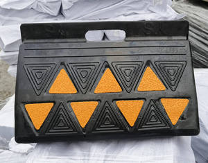 แผ่นยางกันลื่นสำหรับจอดรถบรรทุกขนาดใหญ่ พร้อมที่จับ - Product Image 3