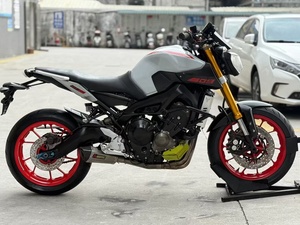 <span class=keywords><strong>Moto</strong></span> <span class=keywords><strong>Yamaha</strong></span> <span class=keywords><strong>MT</strong></span>-09 EFI à injection électronique d'occasion, <span class=keywords><strong>moto</strong></span> de route à essence d'occasion, <span class=keywords><strong>moto</strong></span> naked sportive pour trajets quotidiens - Product Image 4
