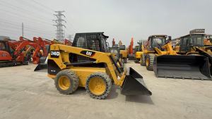 โรงงานจำหน่ายรถตักล้อยางมือสองขนาดเล็ก Caterpillar Cat 246D รุ่นปี 2022 เกียร์เดิม เครื่องยนต์ Deutz 55 กิโลวัตต์ คุณภาพสูง - Product Image 4